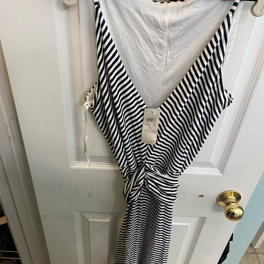 Ann Taylor dress size L, NWT